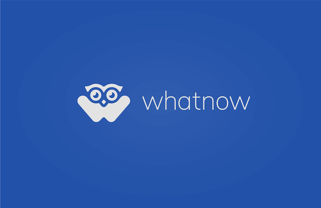 A Whatnow online oktatófelület logó tervében egy szemüveges W alakú baglyot láthatunk